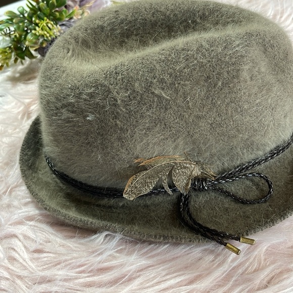 Hat Attack Angora Gray Feather Trim Fedora Hat - Picture 4 of 7